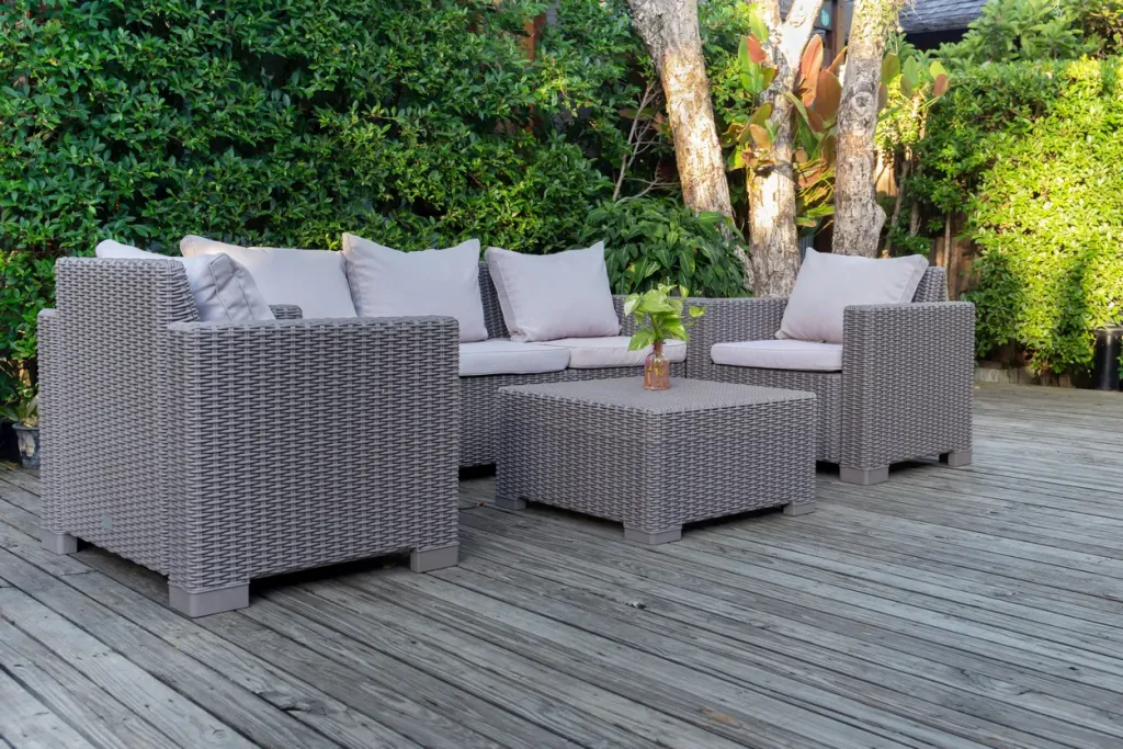 Jak dobrać odpowiednie modele mebli do ogrodu?